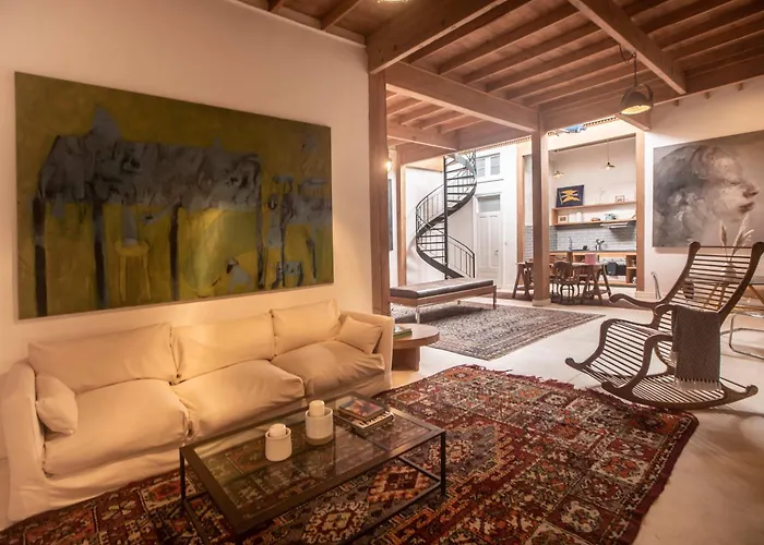 Villa With Rooftop Terrace In Barranco